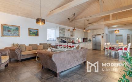 Na predaj exkluzívny rodinný dom s dvoj-garážou v podtatranskej obci Veľký Slavkov