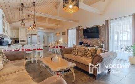 Na predaj exkluzívny rodinný dom s dvoj-garážou v podtatranskej obci Veľký Slavkov