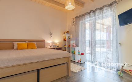 Na predaj exkluzívny rodinný dom s dvoj-garážou v podtatranskej obci Veľký Slavkov