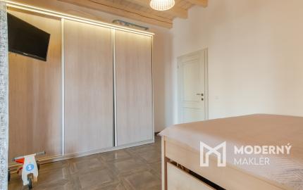 Na predaj exkluzívny rodinný dom s dvoj-garážou v podtatranskej obci Veľký Slavkov