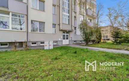 Na predaj 3-izbový byt s 2 balkónmi a 2 parkingami, Ružinov