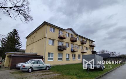 Na predaj prerobený, zariadený 1-izbový byt v obci Timoradza