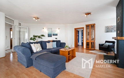 Na predaj reprezentatívny 6-izbový byt s garážou s výhľadom na Rakúsko