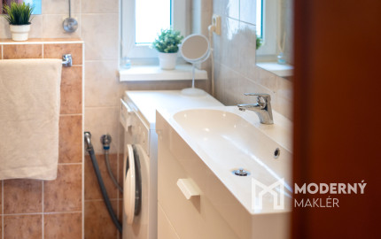 Na predaj reprezentatívny 6-izbový byt s garážou s výhľadom na Rakúsko