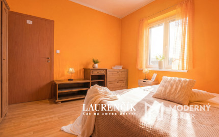 NA PREDAJ | 3-IZBOVÝ BYT SO SÚKROMNOU TERASOU S VÝHĽADOM NA HRAD  + GARSÓNKA V CENE