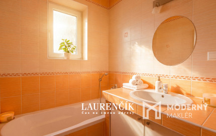 NA PREDAJ | 3-IZBOVÝ BYT SO SÚKROMNOU TERASOU S VÝHĽADOM NA HRAD  + GARSÓNKA V CENE