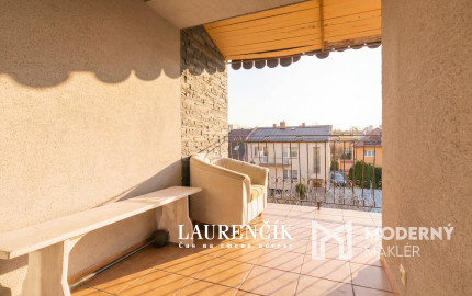 NA PREDAJ | 3-IZBOVÝ BYT SO SÚKROMNOU TERASOU S VÝHĽADOM NA HRAD  + GARSÓNKA V CENE