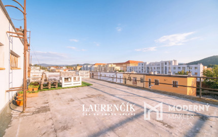 NA PREDAJ | 3-IZBOVÝ BYT SO SÚKROMNOU TERASOU S VÝHĽADOM NA HRAD  + GARSÓNKA V CENE