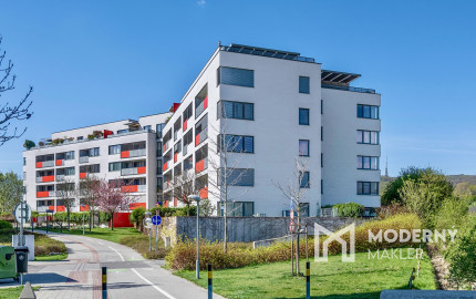 LUXUSNÝ 4i PENTHOUSE S ÚCHVATNOU TERASOU, panoramatickými výhľadmi a parkovaním