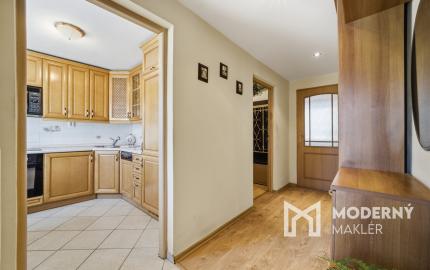 Na predaj samostatne stojaci 5-izbový rodinný dom v obci Jablonové