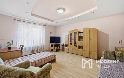 Na predaj samostatne stojaci 5-izbový rodinný dom v obci Jablonové