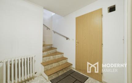 Na predaj samostatne stojaci 7-izbový rodinný dom v obci Jablonové