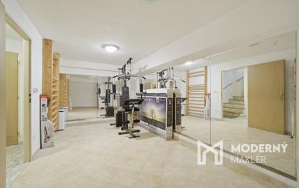 Na predaj samostatne stojaci 7-izbový rodinný dom v obci Jablonové