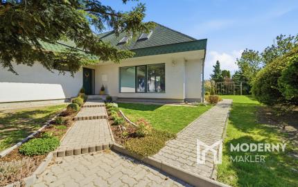 Na predaj samostatne stojaci 7-izbový rodinný dom v obci Jablonové