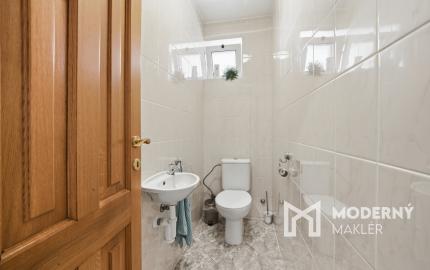 Na predaj samostatne stojaci 7-izbový rodinný dom v obci Jablonové