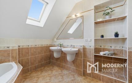 Na predaj samostatne stojaci 7-izbový rodinný dom v obci Jablonové