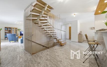 Na predaj samostatne stojaci 7-izbový rodinný dom v obci Jablonové