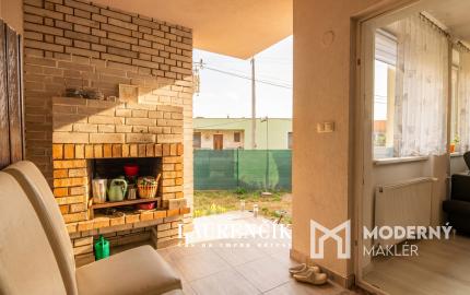 NA PREDAJ | DVOJGENERAČNÝ RODINNÝ DOM NITRIANSKE PRAVNO