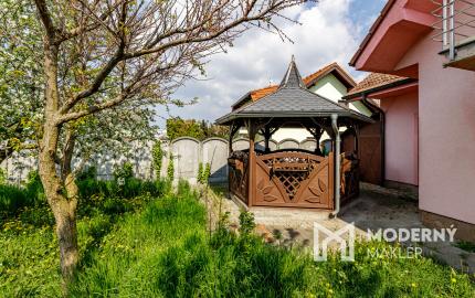 Na predaj 6-izbový rodinný dom s krásnou záhradou v Šamoríne