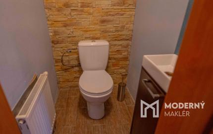 Na predaj priestranný, zariadený rodinný dom v Cerovej