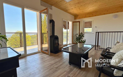 Na predaj chata s panoramatickým výhľadom na Bratislavu