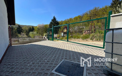 Na predaj chata s panoramatickým výhľadom na Bratislavu