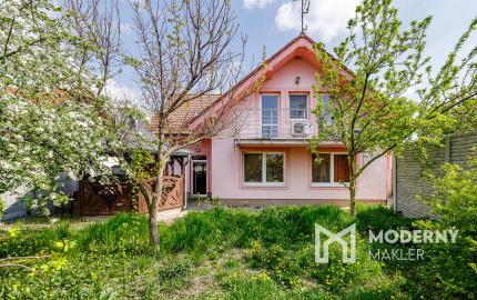 Na predaj 6-izbový rodinný dom s krásnou záhradou v Šamoríne