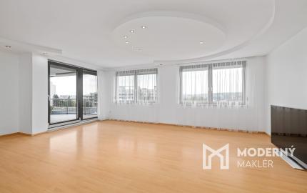 Na prenájom priestranný 5-izbový mezonet v Starom Meste