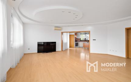 Na prenájom priestranný 5-izbový mezonet v Starom Meste