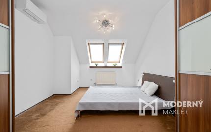 Na prenájom priestranný 5-izbový mezonet v Starom Meste