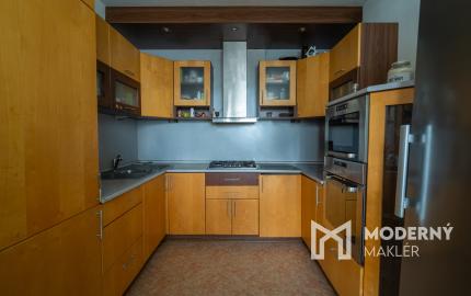 Na predaj čiastočne zariadený 3-izbový byt vo Vrakuni