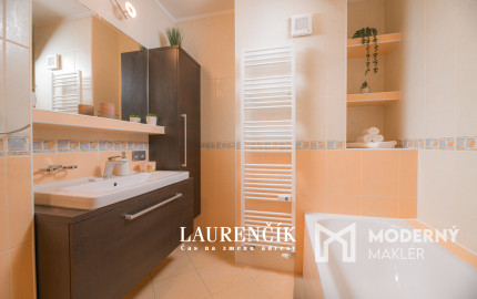 NA PREDAJ | PRIESTRANNÝ  3 -IZBOVÝ BYT NA SIHOTI V TRENČÍNE