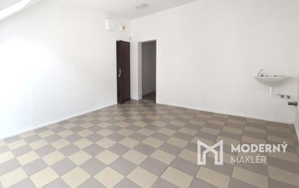 Na prenájom samostatná kancelária v centre Šamorína