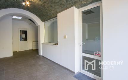 Na prenájom samostatná kancelária v centre Šamorína