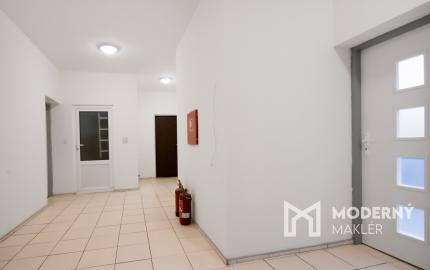 Na prenájom samostatná kancelária v centre Šamorína
