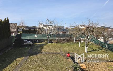 4 izb. byt. jednotka v RD, kompletná rekonštrukcia, 87 m², garáž, pivnica, skladové priestory s pozemkom 333 m2