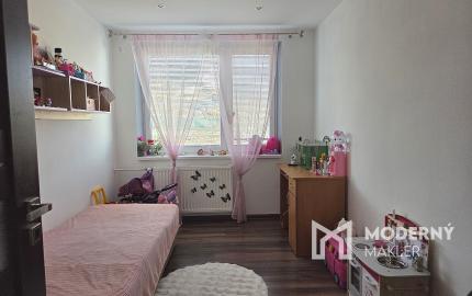 4 izb. byt. jednotka v RD, kompletná rekonštrukcia, 87 m², garáž, pivnica, skladové priestory s pozemkom 333 m2