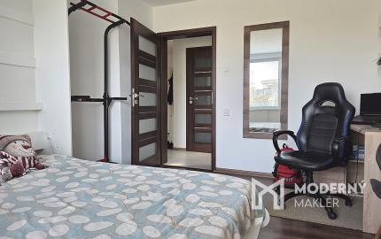 4 izb. byt. jednotka v RD, kompletná rekonštrukcia, 87 m², garáž, pivnica, skladové priestory s pozemkom 333 m2