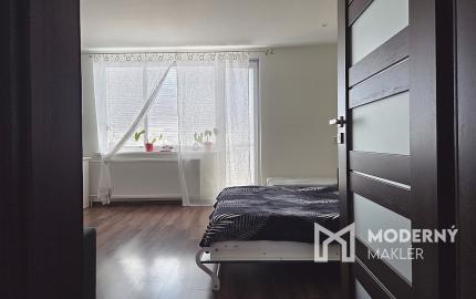 4 izb. byt. jednotka v RD, kompletná rekonštrukcia, 87 m², garáž, pivnica, skladové priestory s pozemkom 333 m2