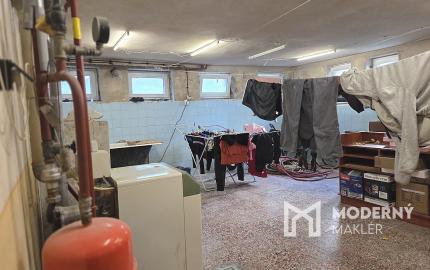 4 izb. byt. jednotka v RD, kompletná rekonštrukcia, 87 m², garáž, pivnica, skladové priestory s pozemkom 333 m2