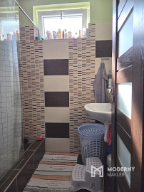3 izb. byt. jednotka v RD, kompletná rekonštrukcia, 87 m², garáž, pivnica, skladové priestory s pozemkom 333 m2