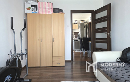 3 izb. byt. jednotka v RD, kompletná rekonštrukcia, 87 m², garáž, pivnica, skladové priestory s pozemkom 333 m2