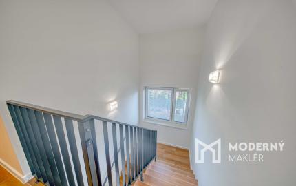 Na predaj moderný 4-izbový rodinný dom s terasami a záhradou v Ružindole