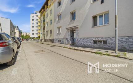 Na predaj 1-izbový byt s možnosťou prerobenia na 2-izbový v centre Bratislavy
