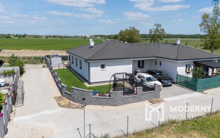 Na predaj rodinný dom s krásnou záhradou v obci Hrubý Šúr
