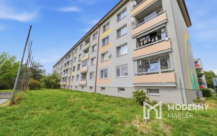 Na predaj 3-izbový byt s loggiou v centre Malaciek