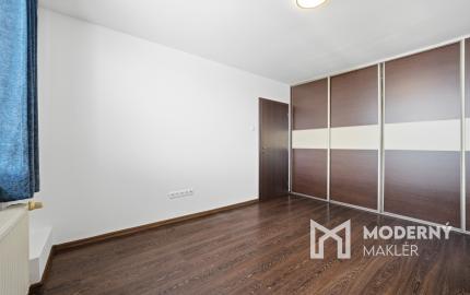 Na predaj 3-izbový byt s loggiou v centre Malaciek