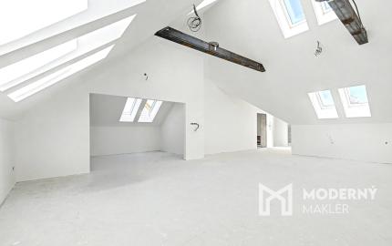 Na predaj výnimočný 2-izbový podkrovný byt v centre Žiliny