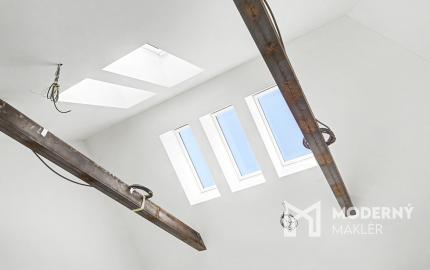 Na predaj výnimočný 2-izbový podkrovný byt v centre Žiliny
