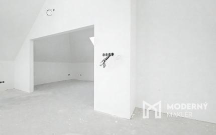 Na predaj výnimočný 2-izbový podkrovný byt v centre Žiliny